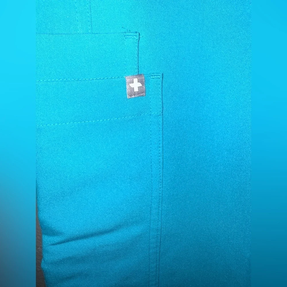 FIGS Men’s Axim Cargo 7 Pocket Pull On Caribbean Blue Scrub Pant Size M-S